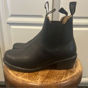 Blundstone healed booties size US 9.5 EU size 40